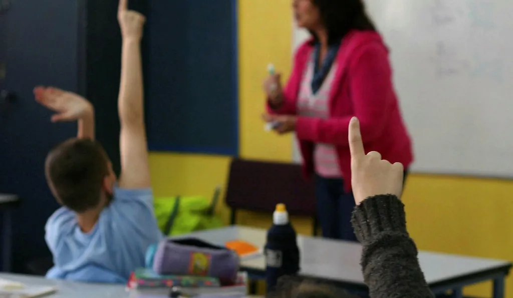 [:he]זה לא רק השכר:  מורות מרגישות שהמערכת לא סומכת עליהן  הן מקבלות הנחתות מלמעלה [:]