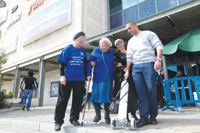 [:he]בלעדי: מרבית עובדי החוץ של משרד הרווחה מתקבלים ללא תנאים מקדימים[:]