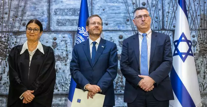 [:he]קריאה לנשיא המדינה: אל תחתום על הרפורמה ואל תשביע שופטים חדשים[:]